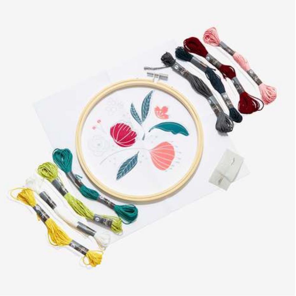 NWT CRAFT CRUSH Embroiderv Kit
